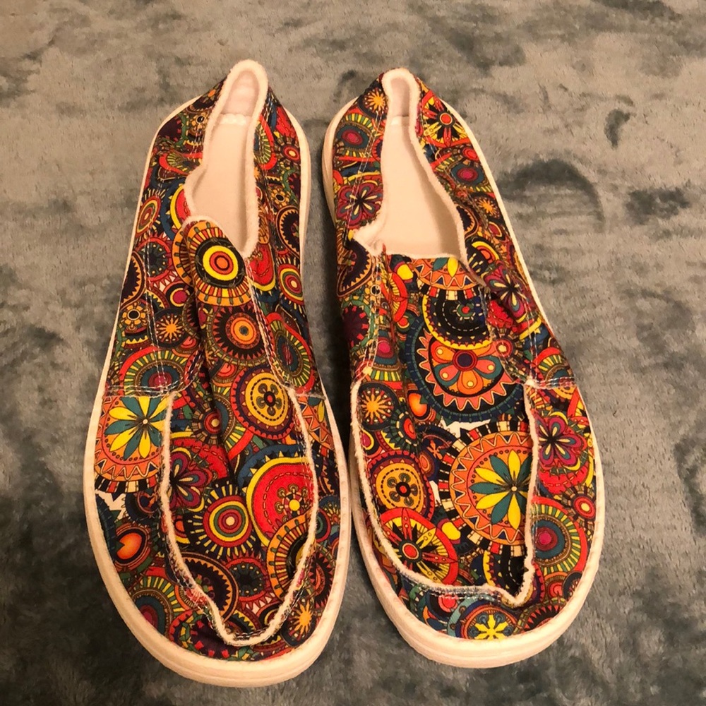 NWOT Temu Multicolored Geometric Slip-on Shoes Size US 12/EU 44